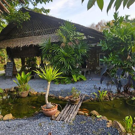 Baan Farang Homestay Phra Saeng Ban Nam Dam Екстер'єр фото