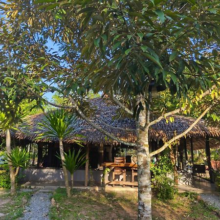 Baan Farang Homestay Phra Saeng Ban Nam Dam Екстер'єр фото