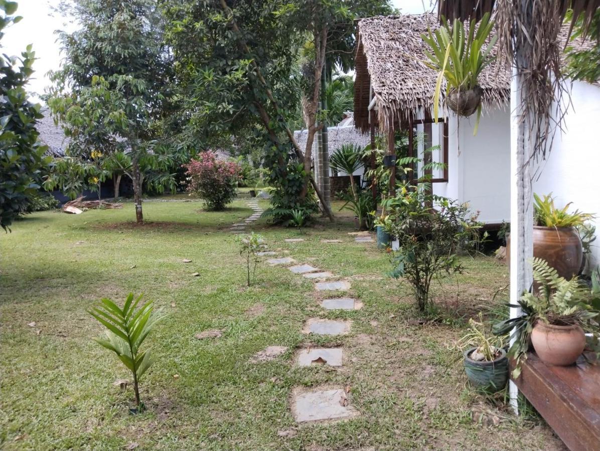 Baan Farang Homestay Phra Saeng Ban Nam Dam Екстер'єр фото